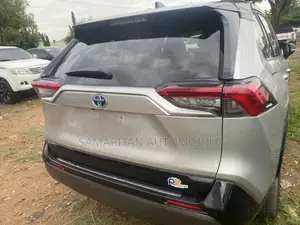 Toyota RAV4 LE 2022 Silver