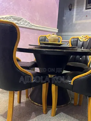 Royal Round Table Dining Set