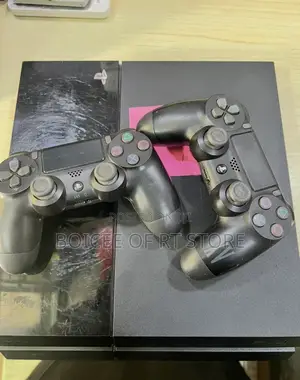 Used Ps4(Regular) With New 2pads