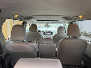 Toyota Sienna XLE Premium 8-Passenger 4dr Minivan (3.5L 6cyl 6A) 2015