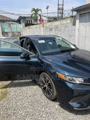 Toyota Camry 2018 Blue
