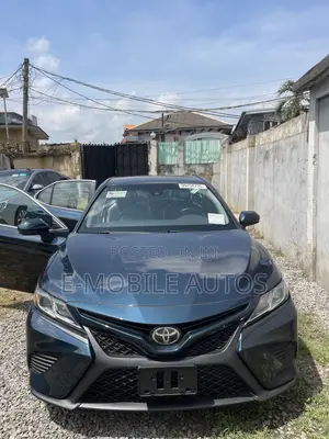 Toyota Camry 2018 Blue