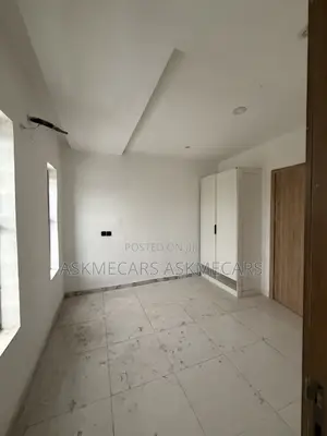 5bdrm Duplex in Adesanya for rent