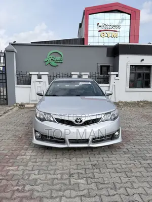 Toyota Camry SE 4dr Sedan (2.5L 4cyl 6A) 2014 Silver