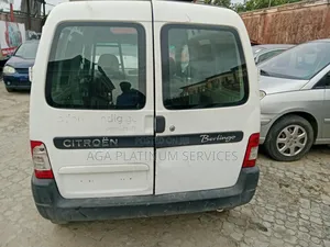 Bus 2005 White