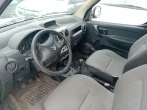 Bus 2005 White