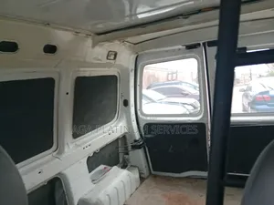 Bus 2005 White