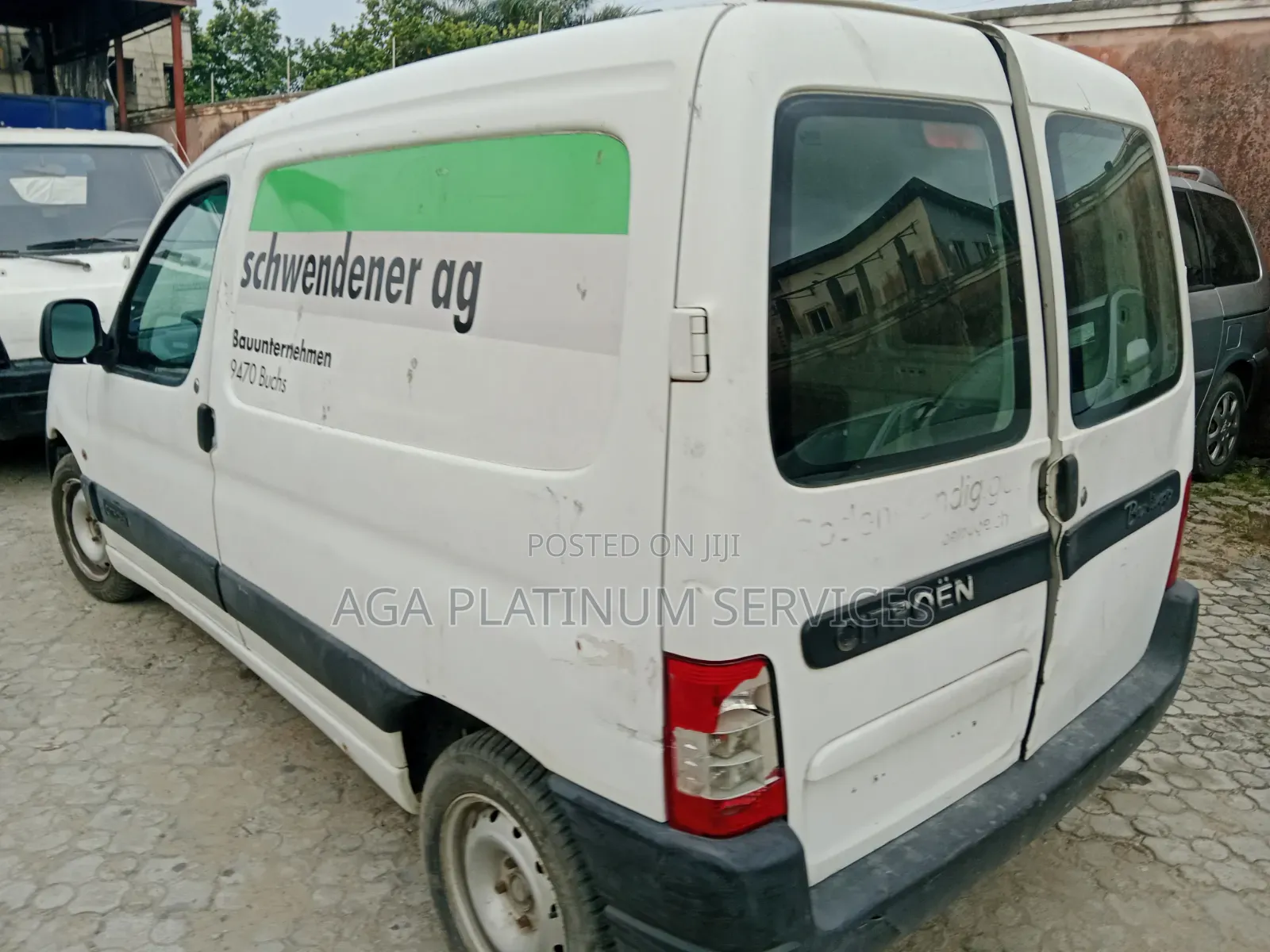 Bus 2005 White