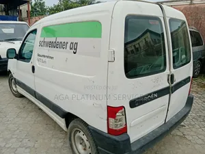 Bus 2005 White