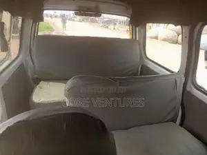 Suzuki APV Minibus 2012 Yellow