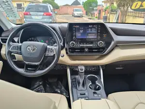 Toyota Highlander XLE 2021 White
