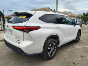Toyota Highlander XLE 2021 White