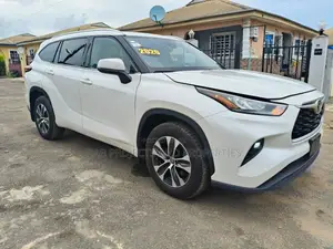 Toyota Highlander XLE 2021 White