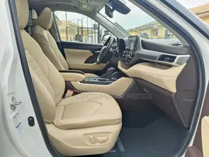 Toyota Highlander XLE 2021 White