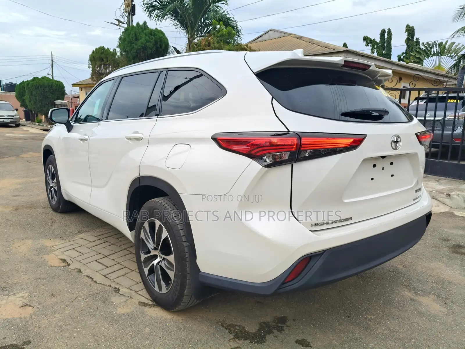 Toyota Highlander XLE 2021 White