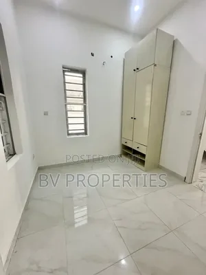 1bdrm Shared Apartment in Osapa london for rent