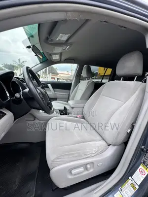 Toyota Highlander SE 2012 Blue
