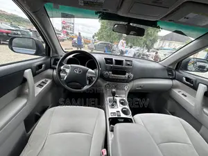 Toyota Highlander SE 2012 Blue