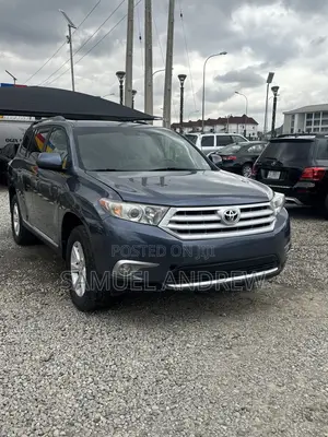 Toyota Highlander SE 2012 Blue