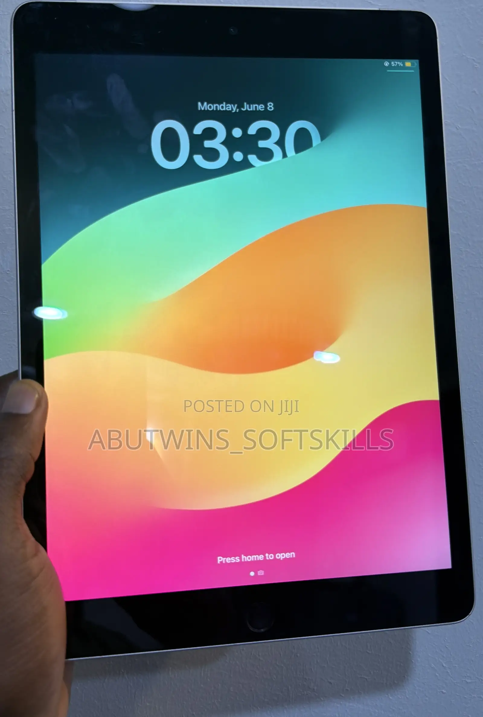 Apple iPad 9.7 64 GB Gray
