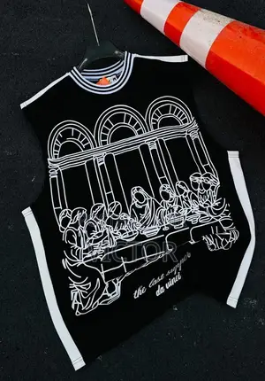 Sleeveless T-shirt