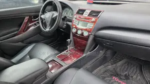 Toyota Camry SE V6 4dr Sedan (3.5L 6cyl 6AM) 2010 Gray