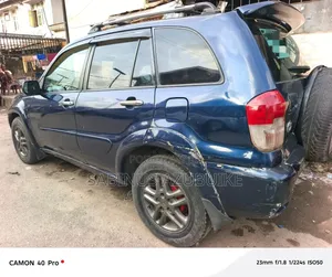 Toyota RAV4 2004 Blue