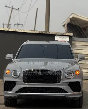 New Bentley Bentayga 2025 Gray