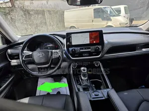 Toyota Highlander Platinum AWD 2024 Gray
