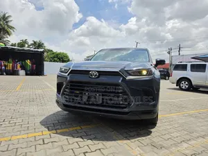 Toyota Highlander Platinum AWD 2024 Gray