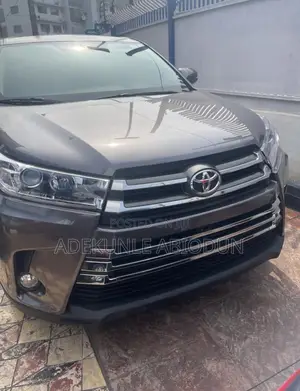 Toyota Highlander LE V6 4x4 (3.5L 6cyl 6A) 2016 Gray