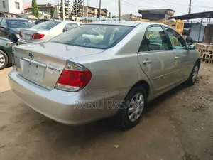 Toyota Camry 2005 Silver