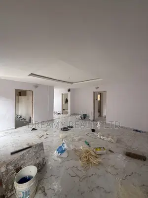 2bdrm Block of Flats in Off Ogunlana Drive, Surulere for rent