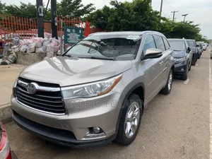 Toyota Highlander Limited Platinum 4dr SUV AWD (3.5L 6cyl 6A) 2015 Gold