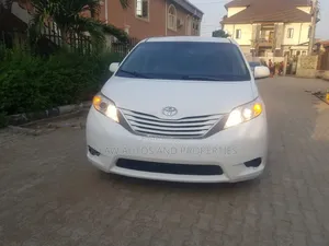 Toyota Sienna 2017 White