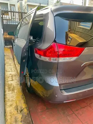 Toyota Sienna XLE AWD 7-Passenger 2013 Gray