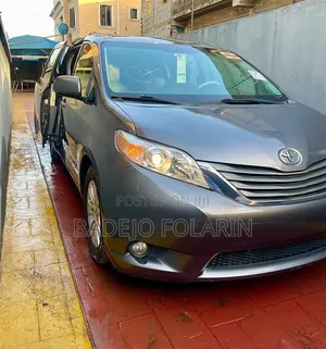 Toyota Sienna XLE AWD 7-Passenger 2013 Gray