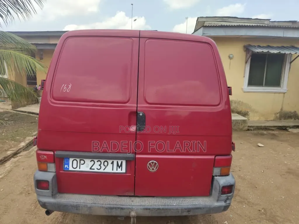 Volkswagen Transporter 2000 Red