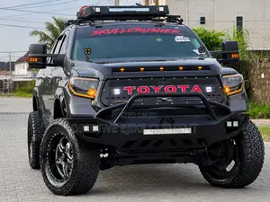 Toyota Tundra Platinum 4dr CrewMax 4WD SB (5.7L 8cyl 6A) 2015 Gray