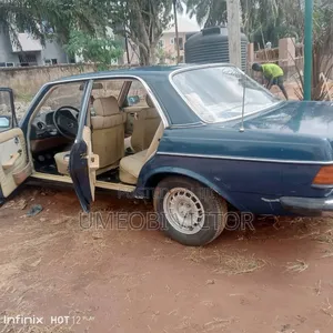 Mercedes-Benz 200 TE 1986 Blue