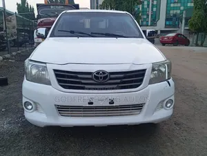 Toyota Hilux 2010 White