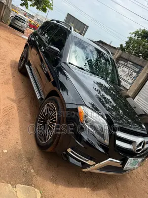 Mercedes-Benz GLK-Class Base GLK 350 4dr AWD 4MATIC (3.5L 6cyl 7A) 2015