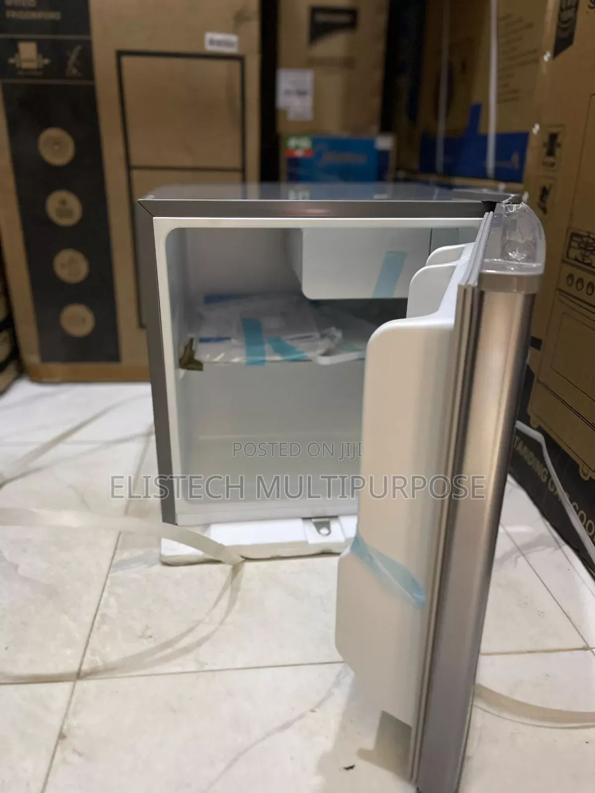 Midea Bedside Mini Fridge With Lock