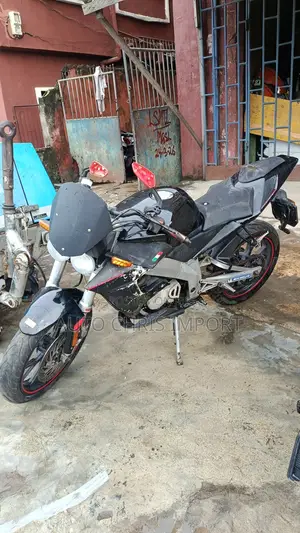 Aprilia Tuono 2017 Black