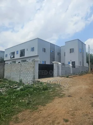 7bdrm Townhouse/Terrace in Ushafa for sale
