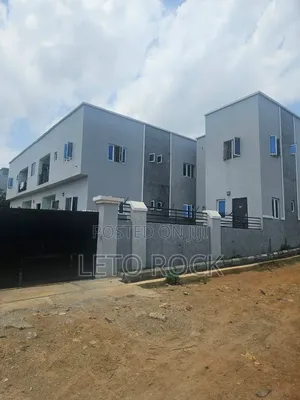 7bdrm Townhouse/Terrace in Ushafa for sale
