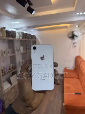 Apple iPhone XR 64 GB White