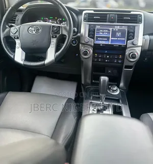 Toyota 4-Runner SR5 Premium 4WD 2023 White