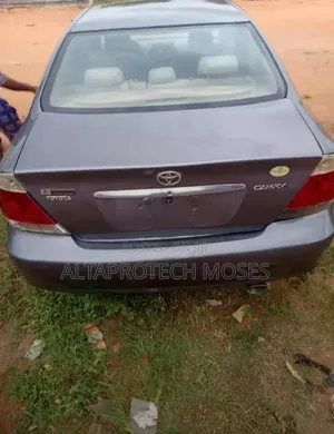 Toyota Camry LE 4dr Sedan (2.4L 4cyl 5A) 2005 Gray