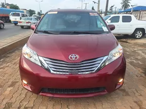 Toyota Sienna XLE 8 Passenger (3.5L 6cyl 6A) 2016 Burgundy